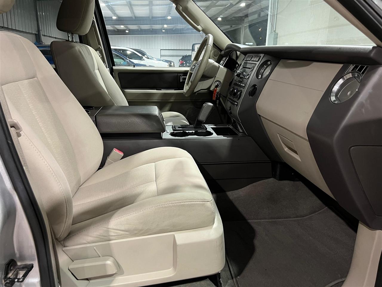 Ford Expedition XLT 4WD 2013