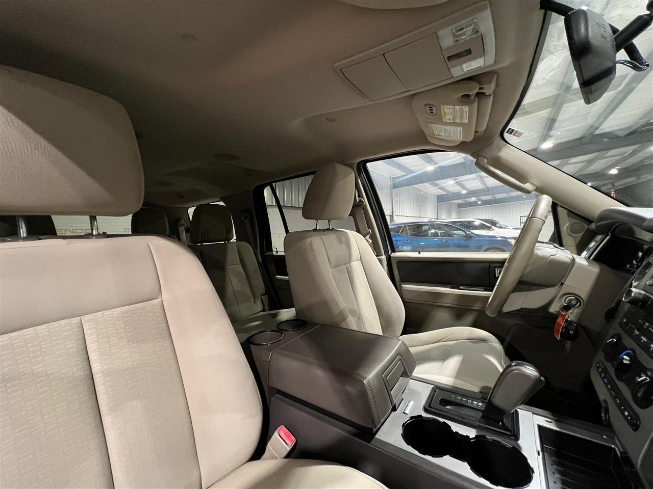 Ford Expedition XLT 4WD 2013