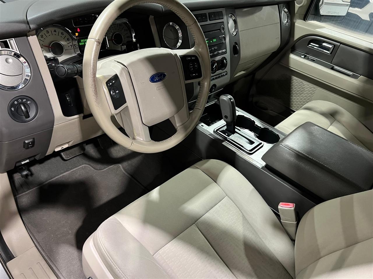 Ford Expedition XLT 4WD 2013