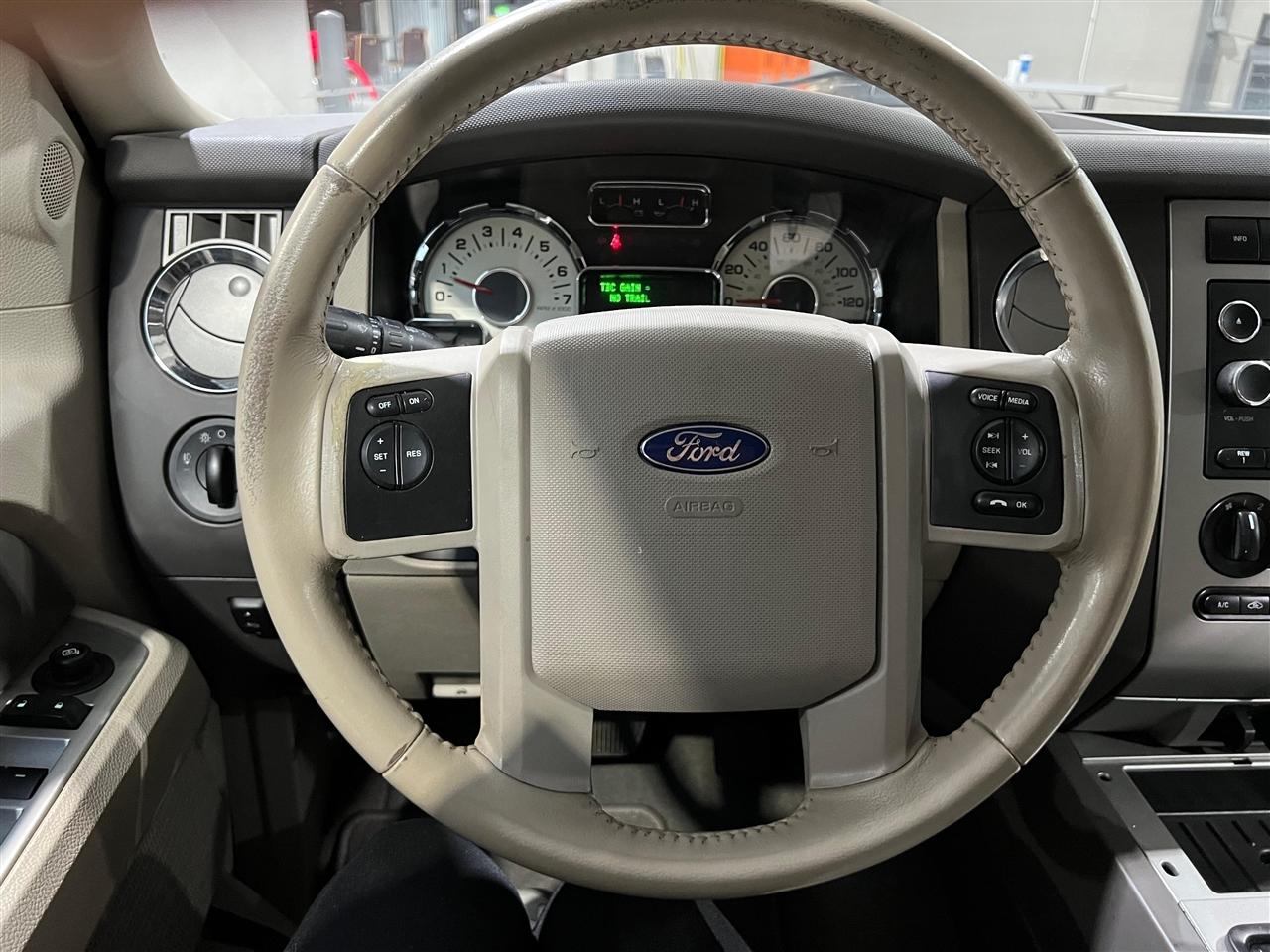 Ford Expedition XLT 4WD 2013