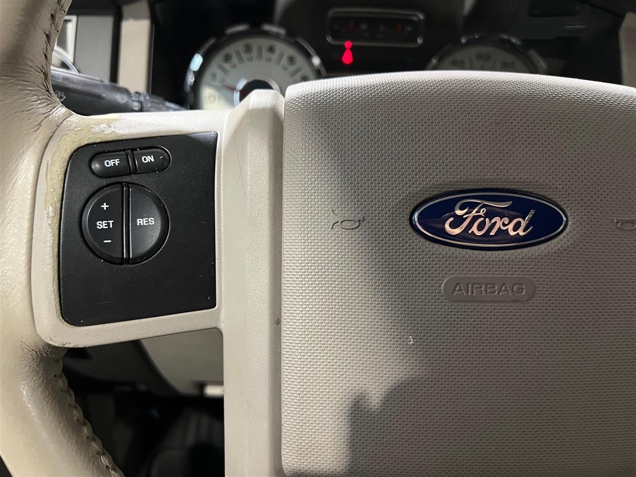 Ford Expedition XLT 4WD 2013