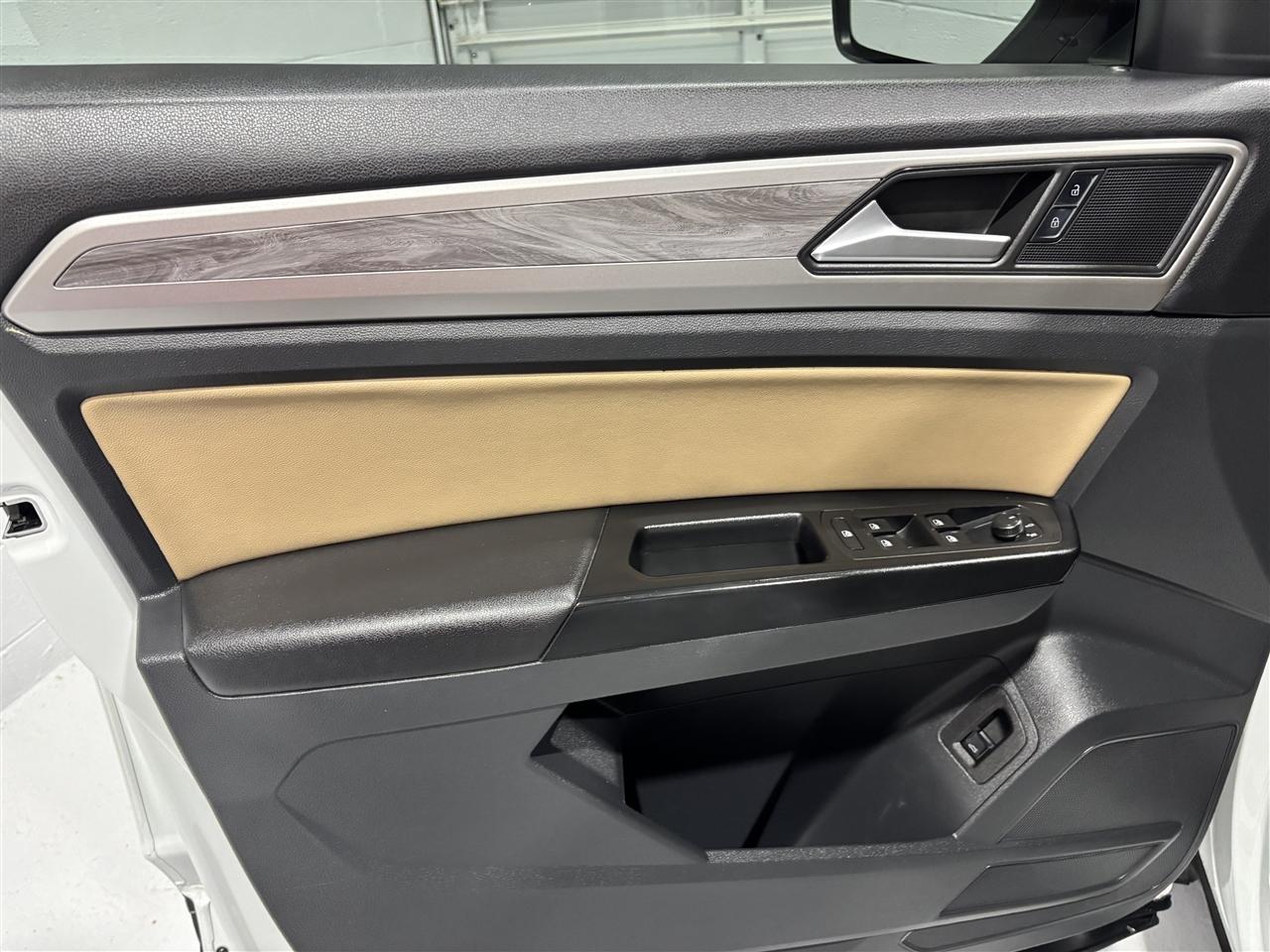 Volkswagen Atlas Cross Sport V6 SE w/Technology 2020