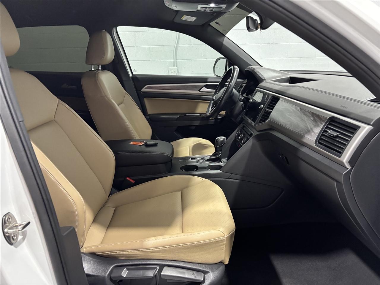 Volkswagen Atlas Cross Sport V6 SE w/Technology 2020