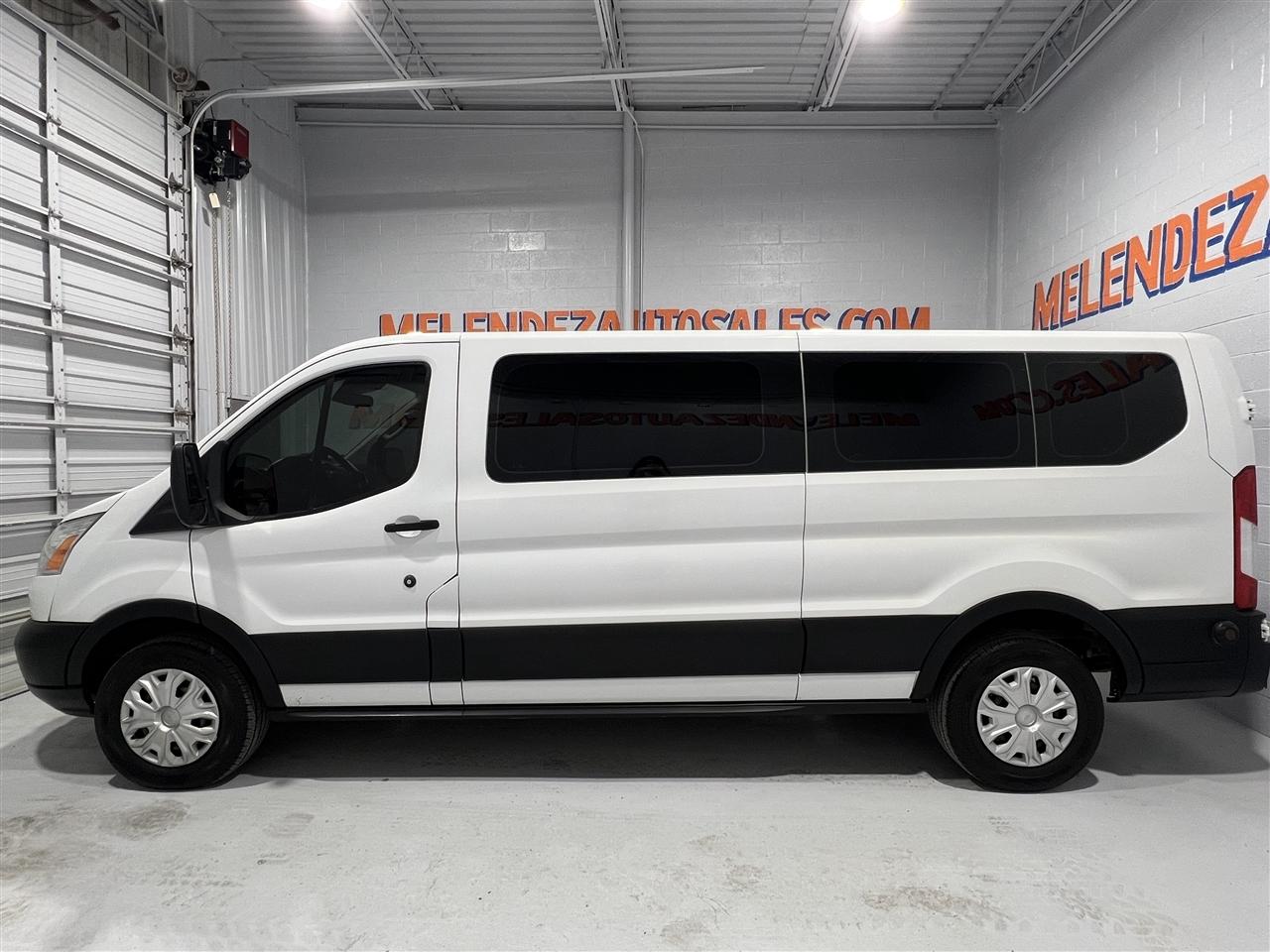 Ford Transit 350 Wagon Low Roof XLT w/Sliding Pass. 148-in. WB 2019