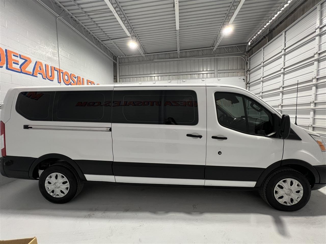 Ford Transit 350 Wagon Low Roof XLT w/Sliding Pass. 148-in. WB 2019