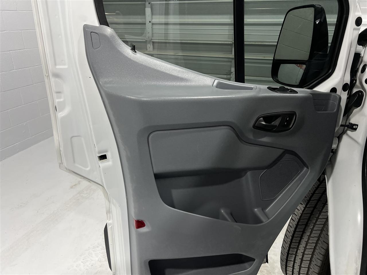 Ford Transit 350 Wagon Low Roof XLT w/Sliding Pass. 148-in. WB 2019