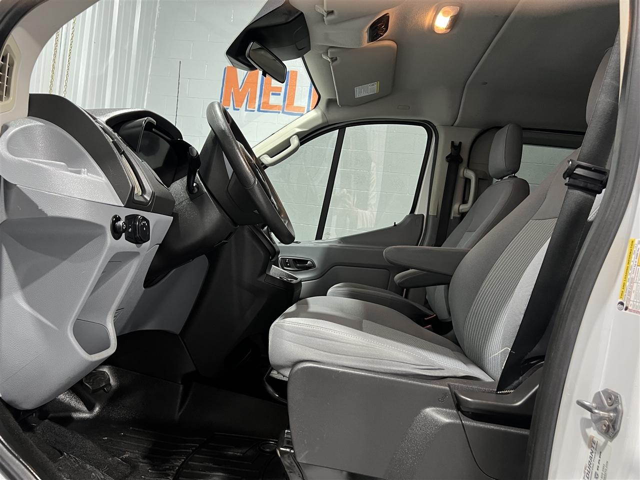 Ford Transit 350 Wagon Low Roof XLT w/Sliding Pass. 148-in. WB 2019