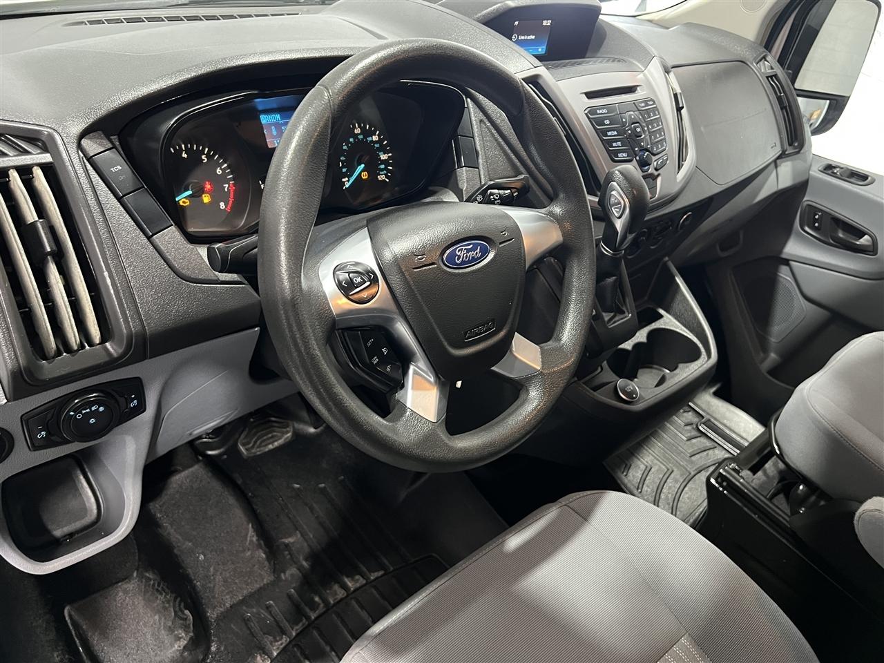 Ford Transit 350 Wagon Low Roof XLT w/Sliding Pass. 148-in. WB 2019