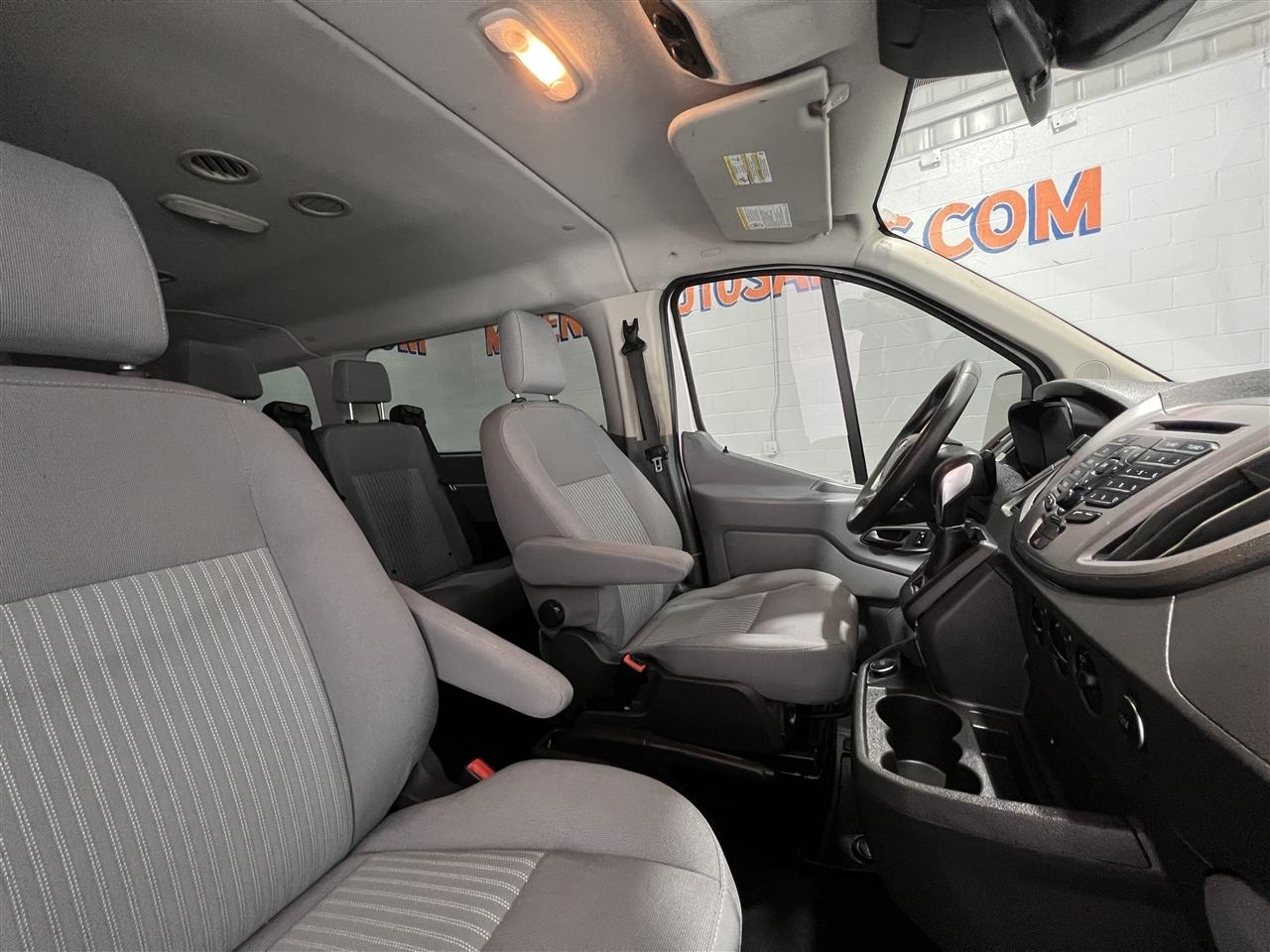 Ford Transit 350 Wagon Low Roof XLT w/Sliding Pass. 148-in. WB 2019