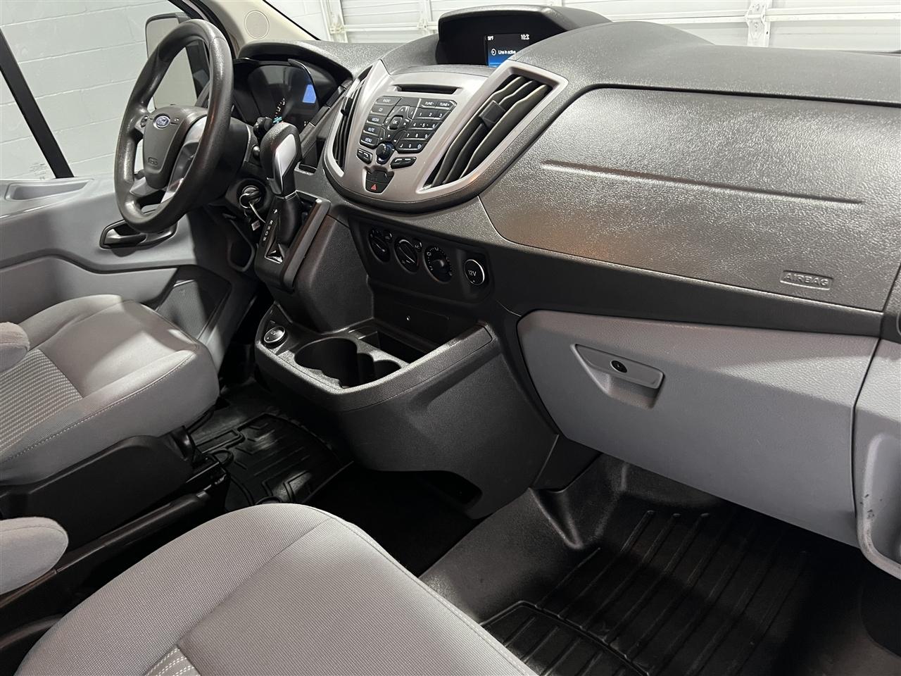 Ford Transit 350 Wagon Low Roof XLT w/Sliding Pass. 148-in. WB 2019