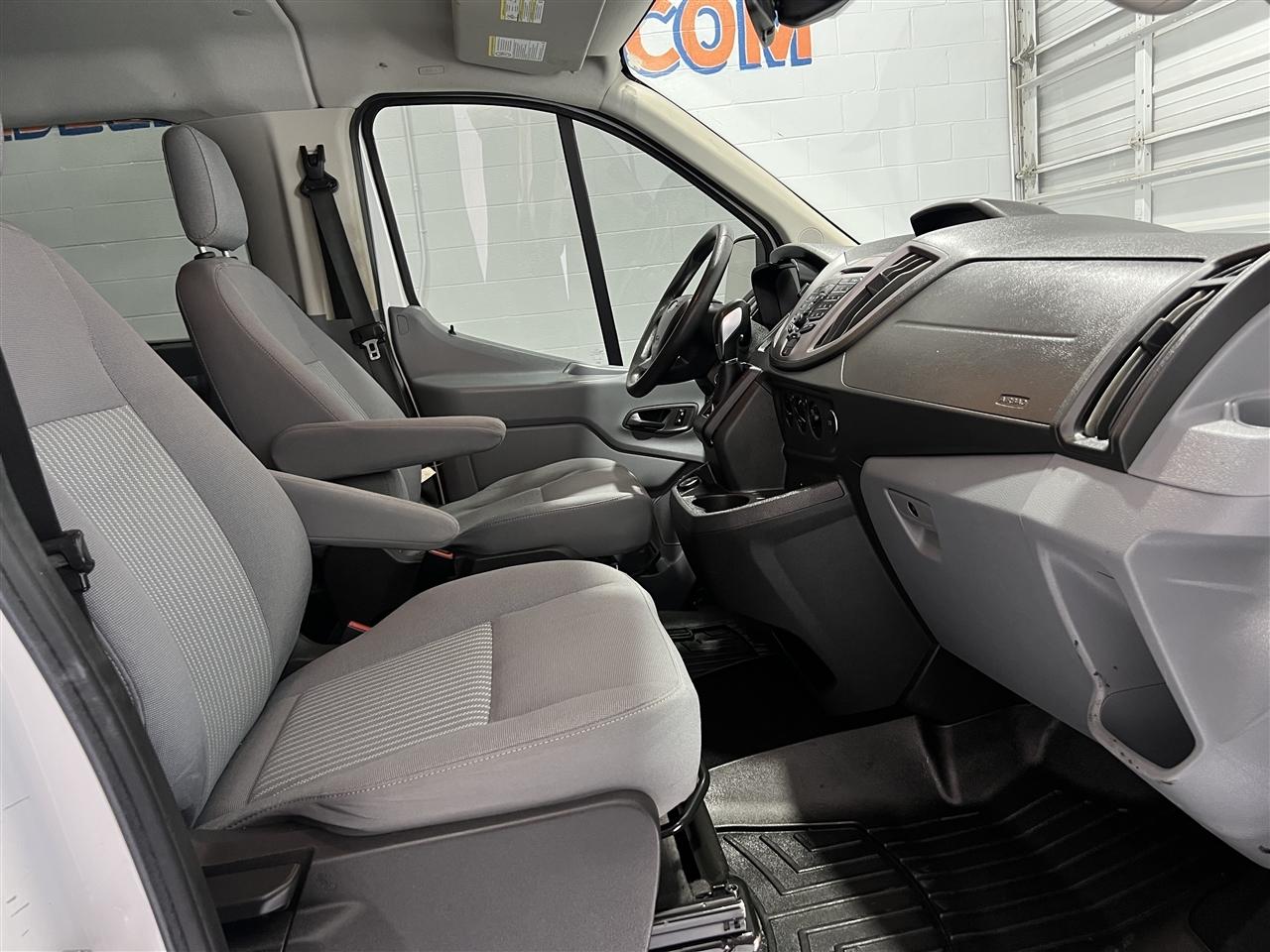 Ford Transit 350 Wagon Low Roof XLT w/Sliding Pass. 148-in. WB 2019