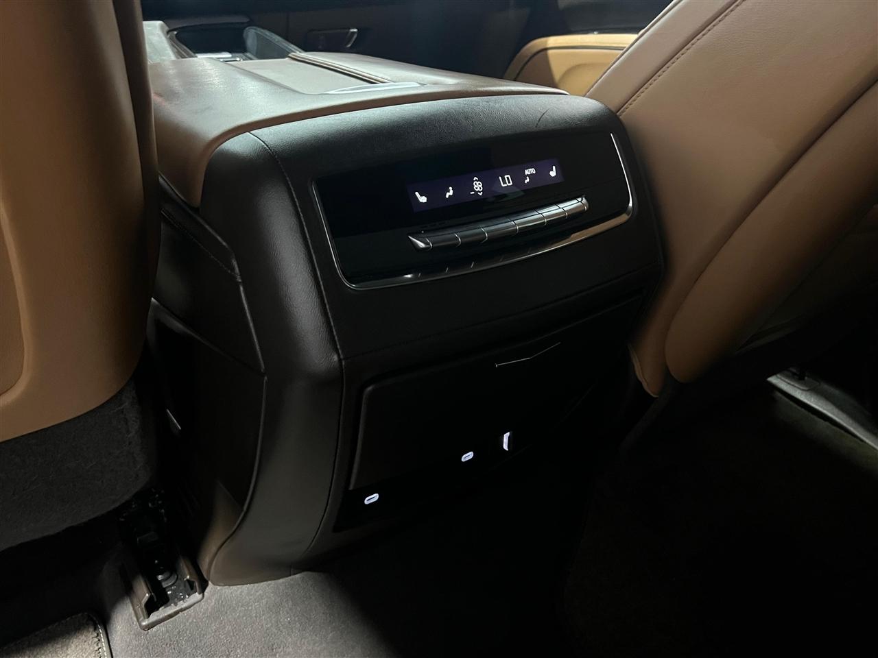 Cadillac Escalade Premium Luxury AWD 2023