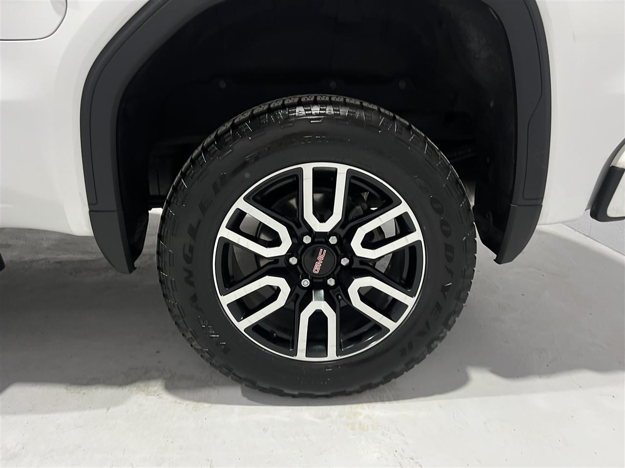 GMC Sierra 1500 AT4 Crew Cab Long Box 4WD 2020