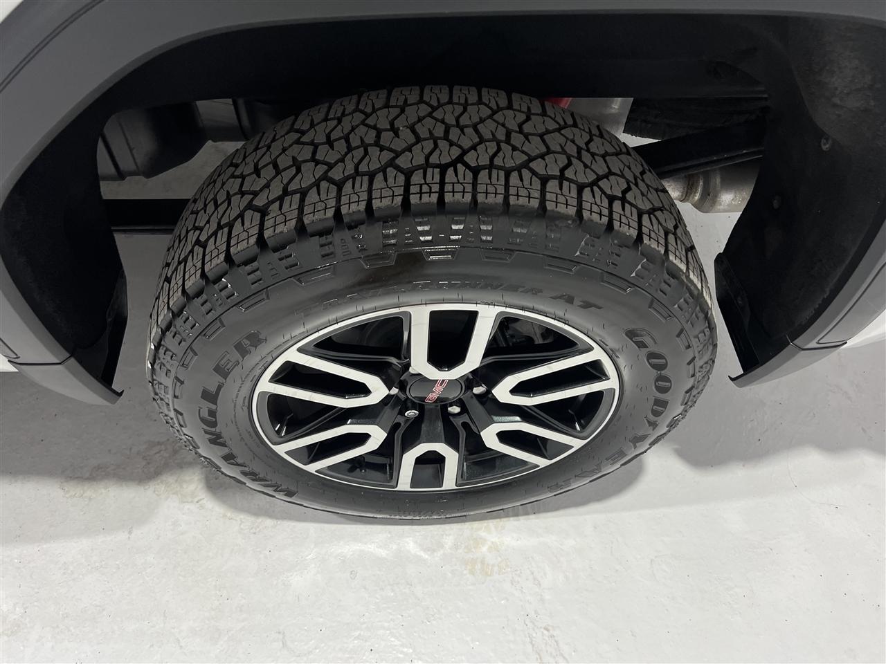 GMC Sierra 1500 AT4 Crew Cab Long Box 4WD 2020