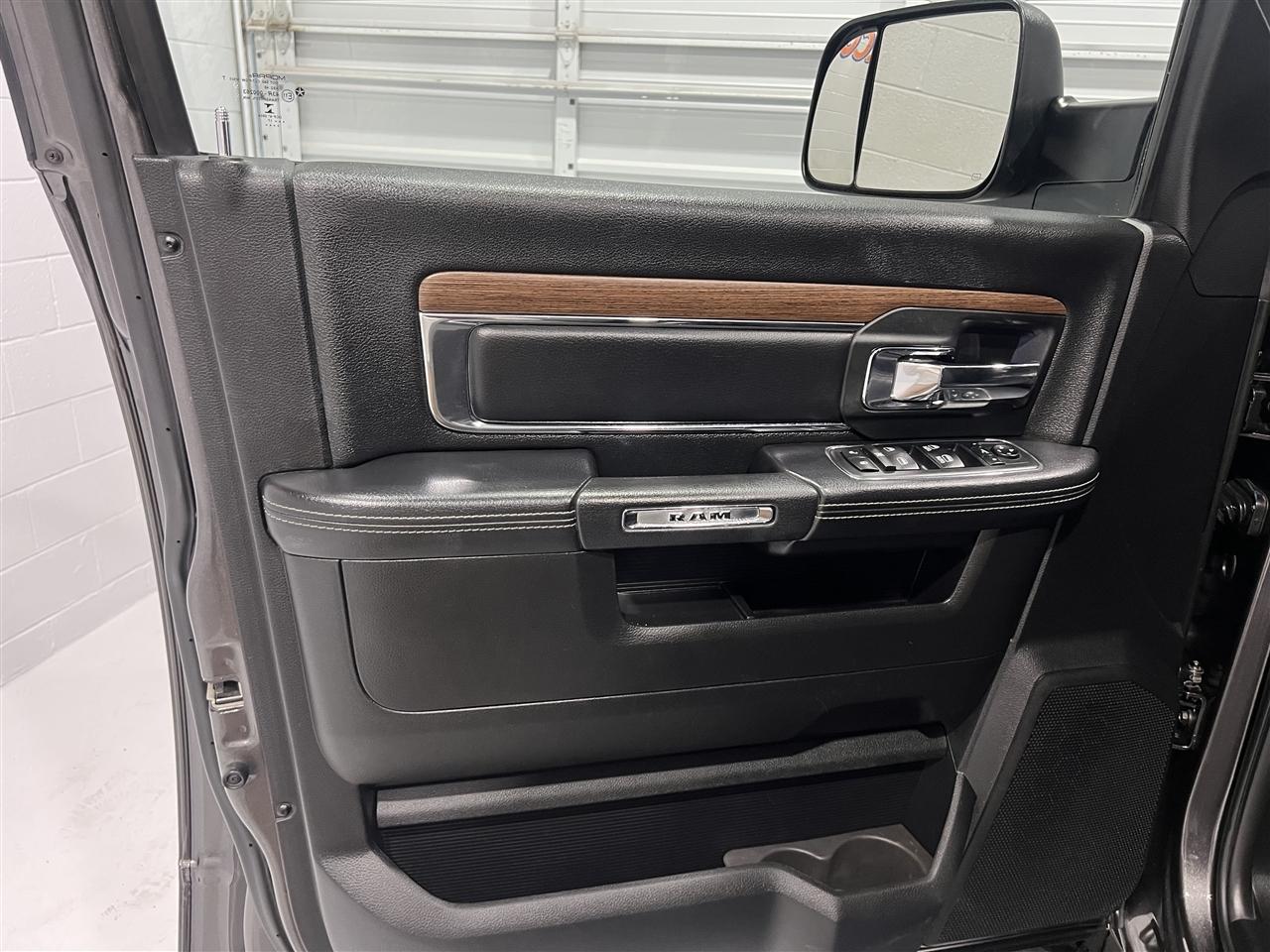 RAM 2500 Laramie Crew Cab SWB 4WD 2017