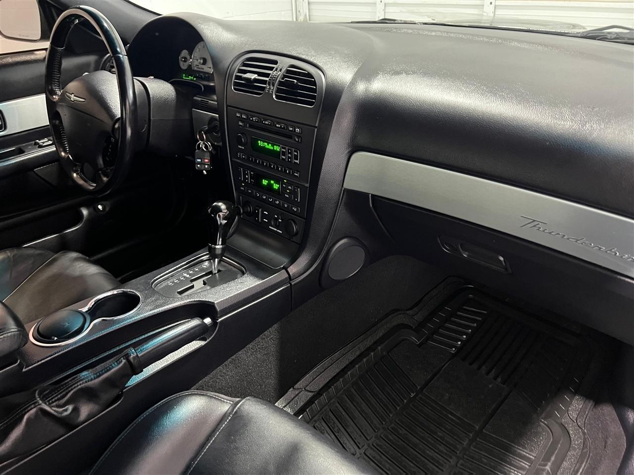 Ford Thunderbird Deluxe 2003