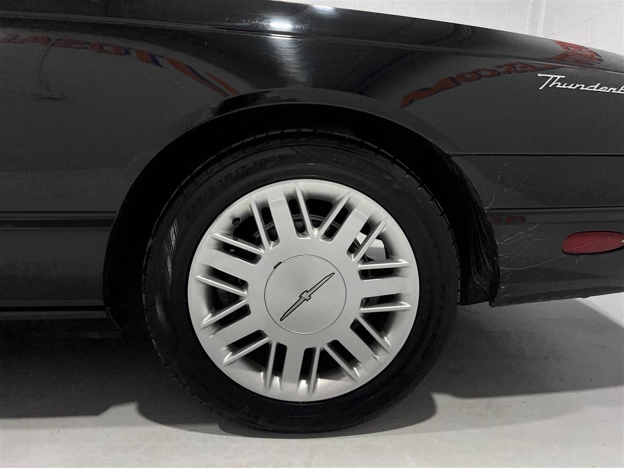 Ford Thunderbird Deluxe 2003