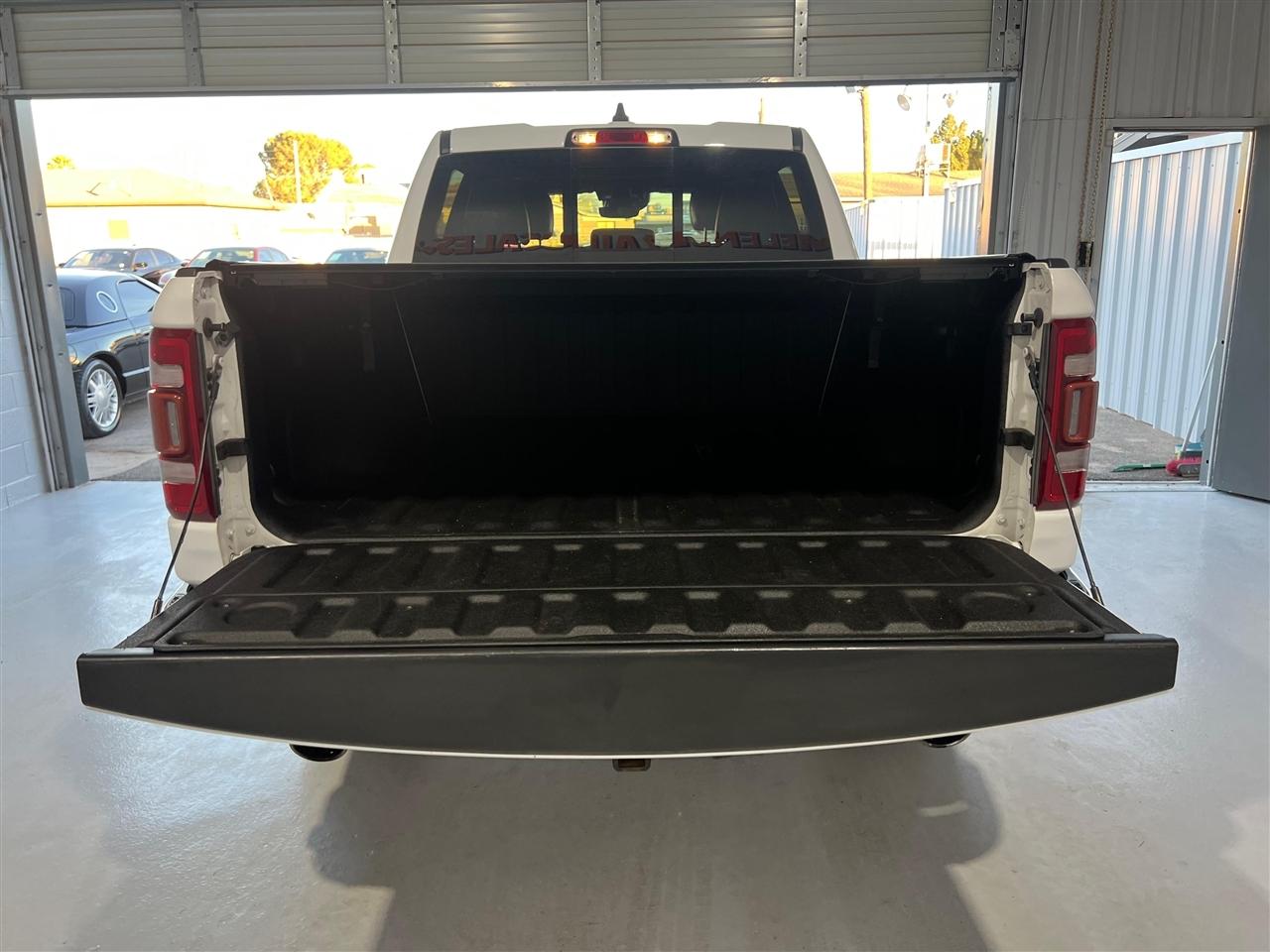 RAM 1500 Laramie Crew Cab SWB 4WD 2020