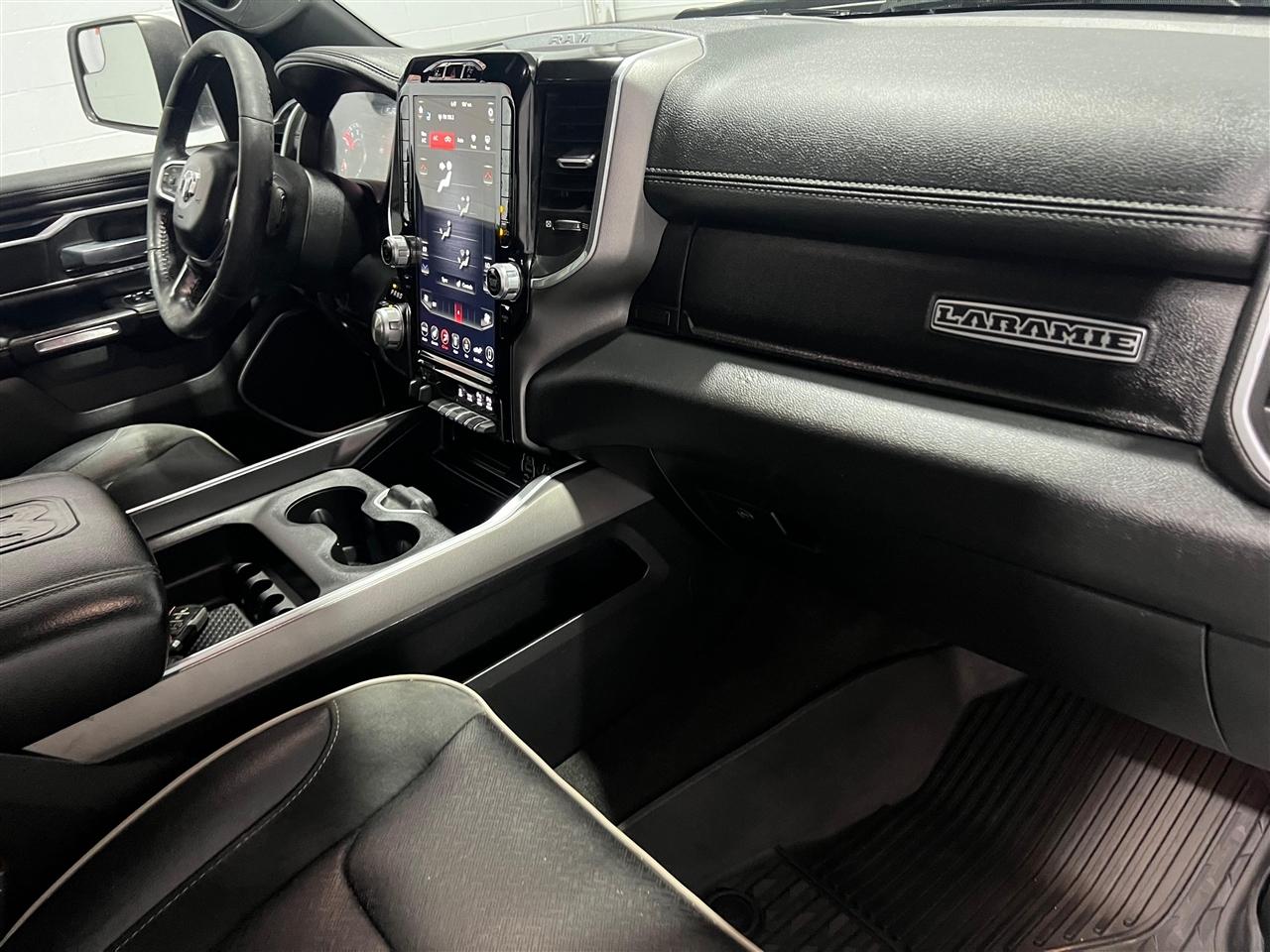 RAM 1500 Laramie Crew Cab SWB 4WD 2020