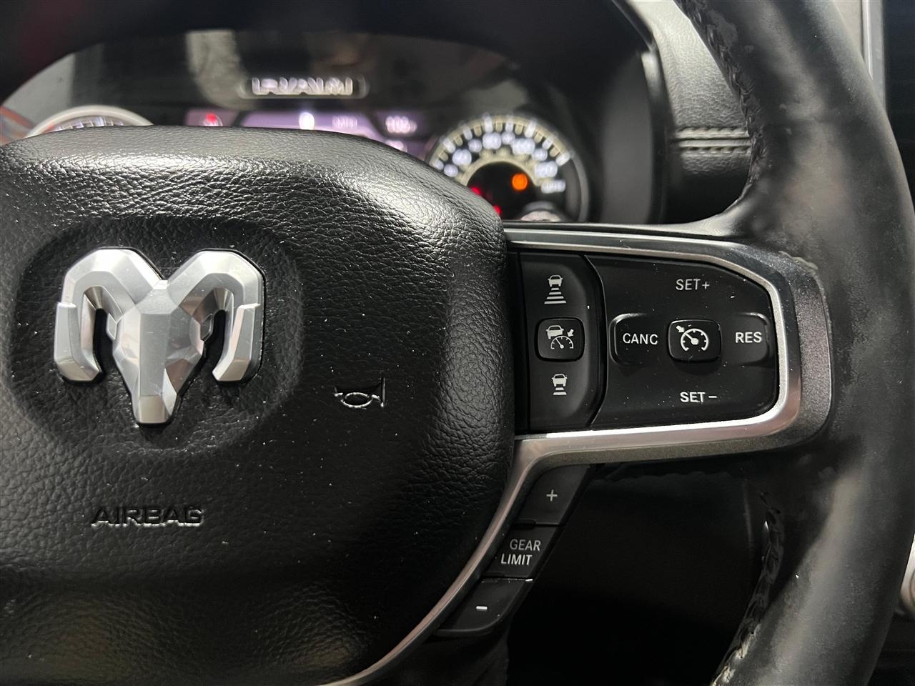 RAM 1500 Laramie Crew Cab SWB 4WD 2020