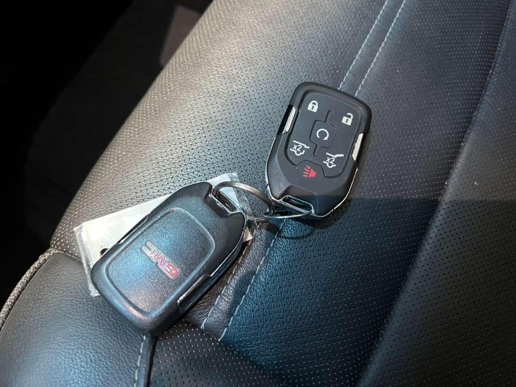 GMC Yukon Denali 4WD 2019