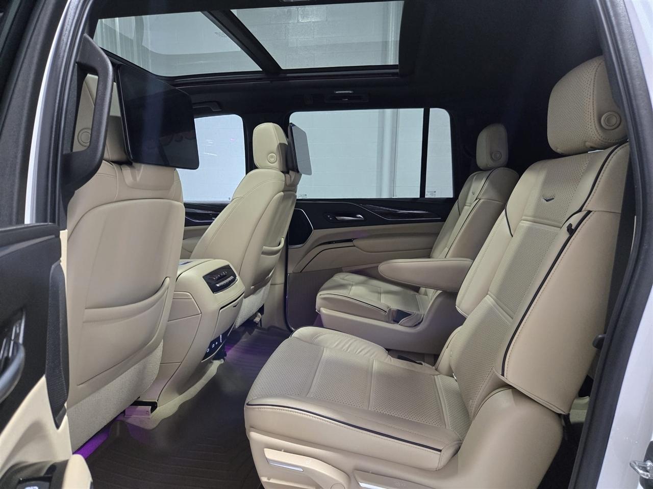 Cadillac Escalade ESV Premium Luxury 4WD 2021