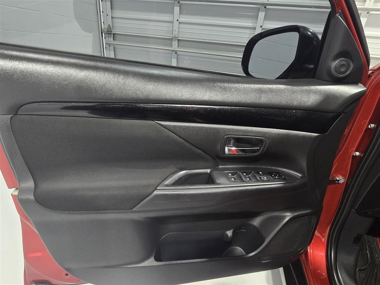 Mitsubishi Outlander ES 2WD 2019