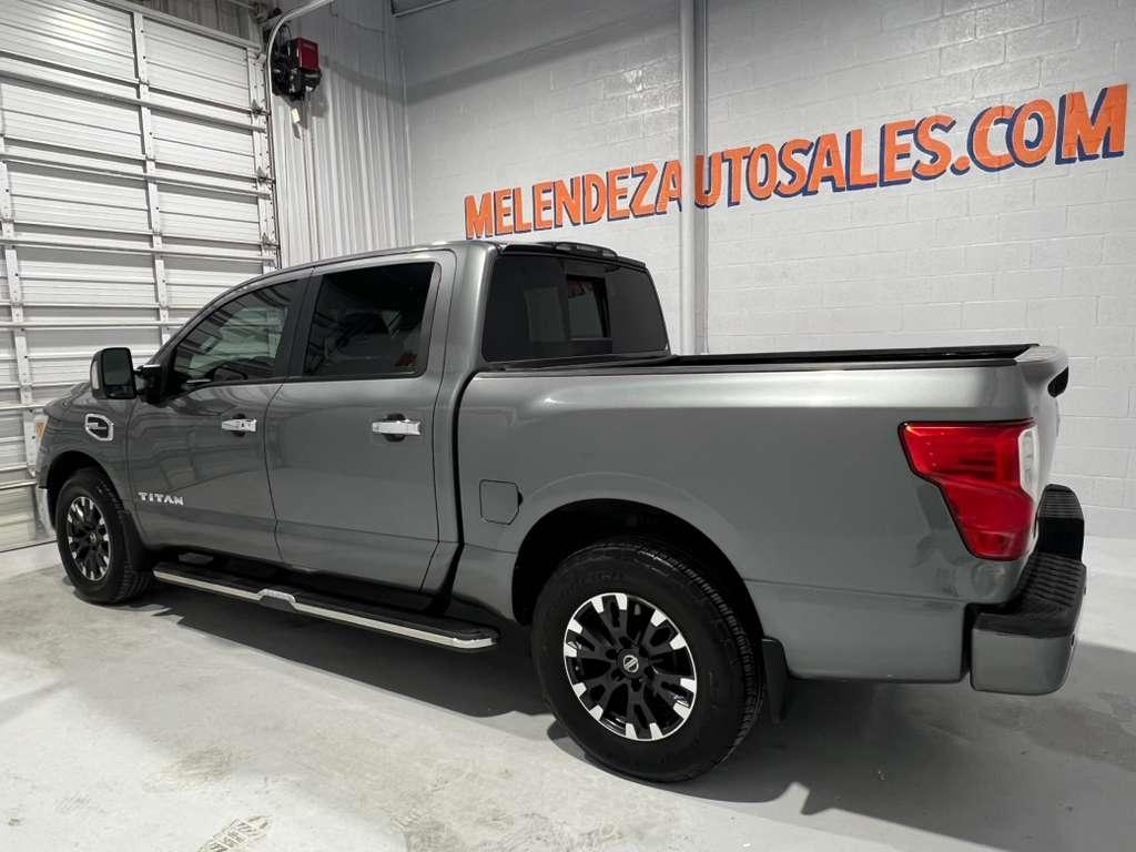 Nissan Titan SV Crew Cab 4WD 2017