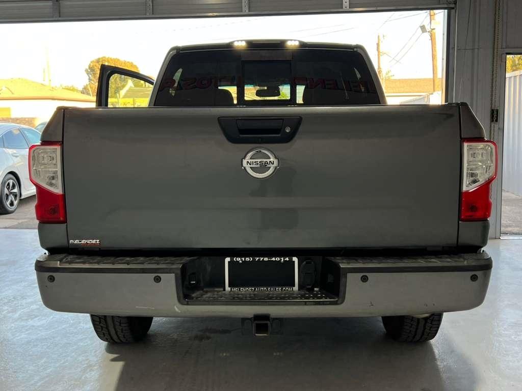 Nissan Titan SV Crew Cab 4WD 2017