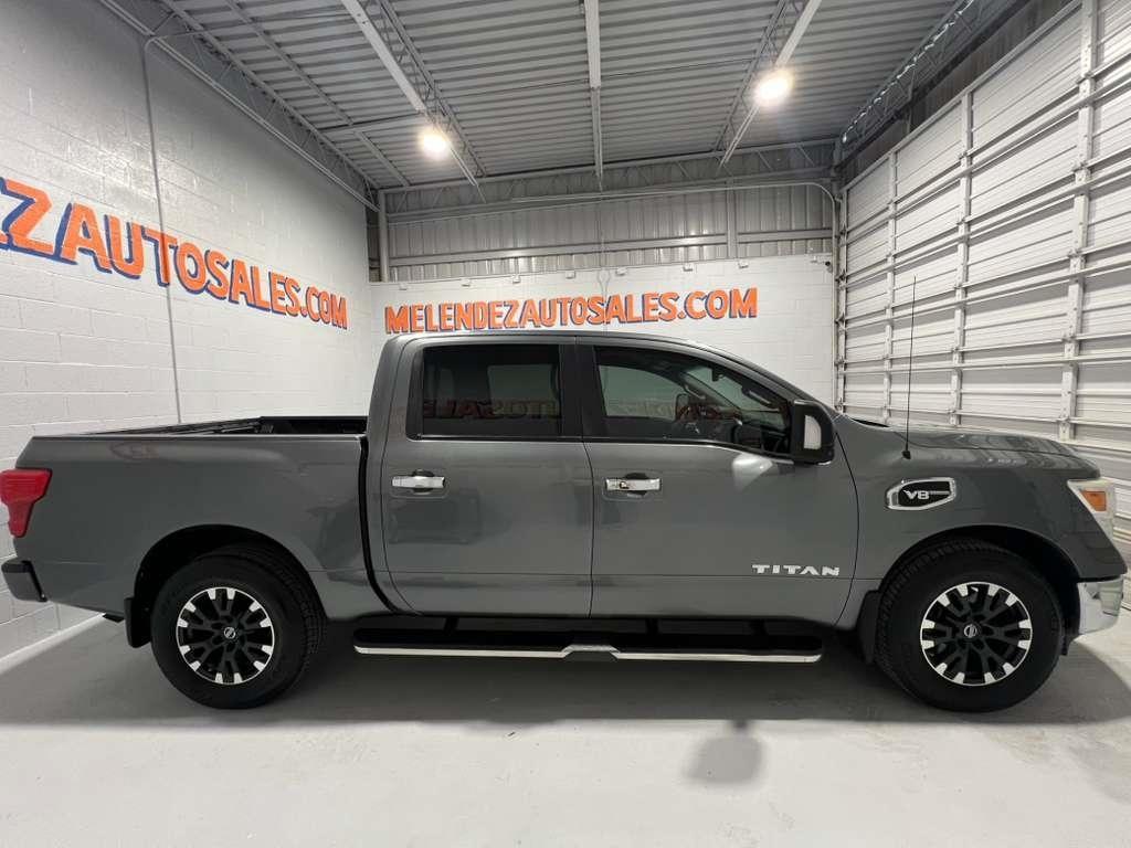 Nissan Titan SV Crew Cab 4WD 2017