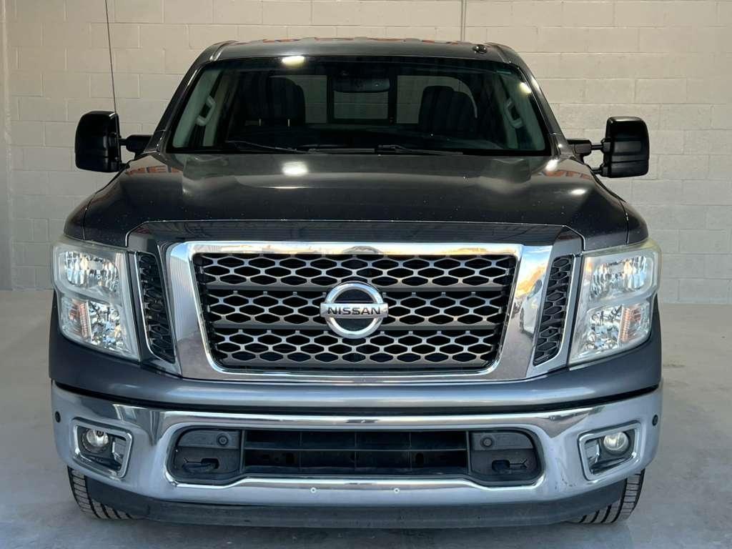 Nissan Titan SV Crew Cab 4WD 2017