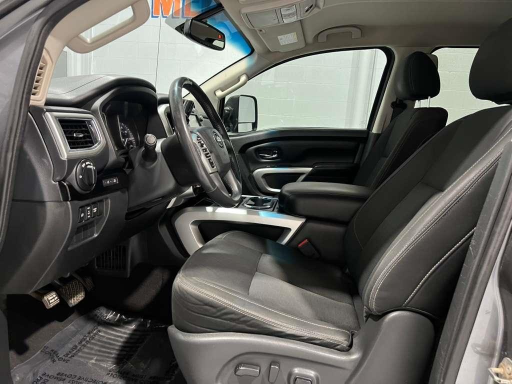 Nissan Titan SV Crew Cab 4WD 2017