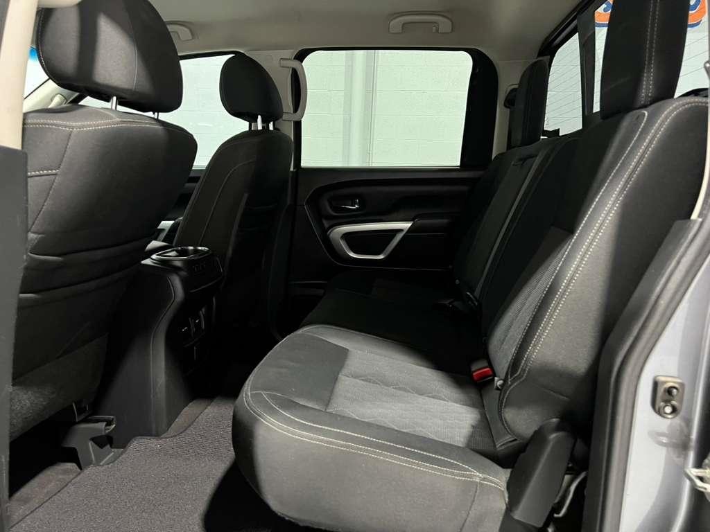 Nissan Titan SV Crew Cab 4WD 2017