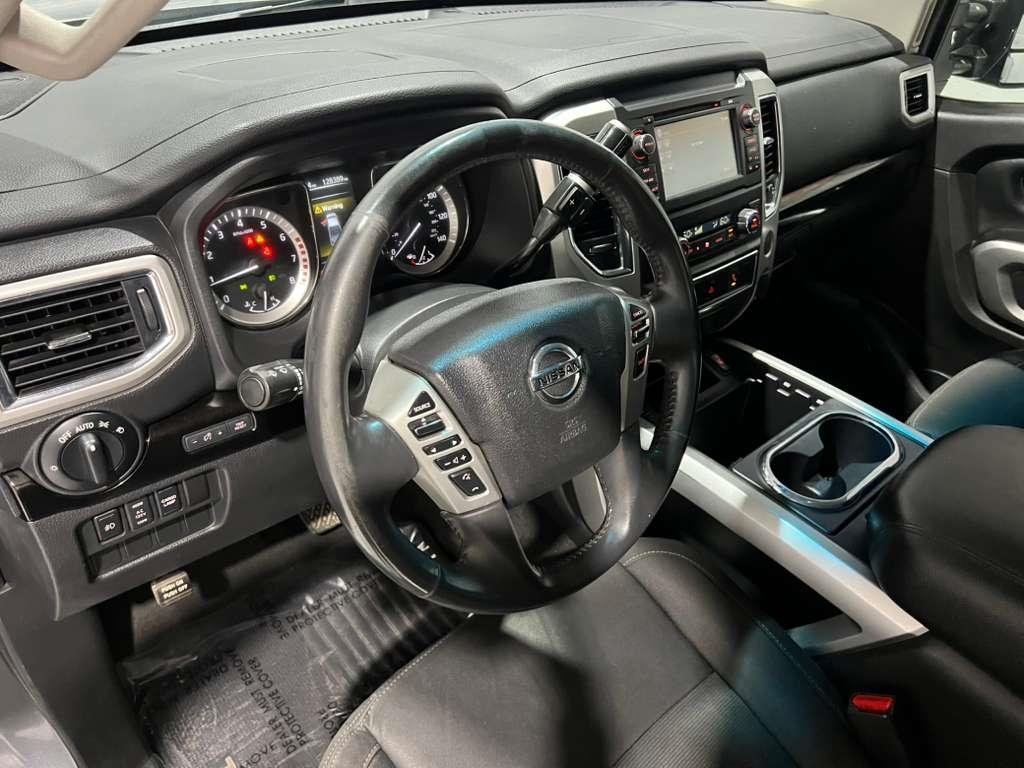 Nissan Titan SV Crew Cab 4WD 2017