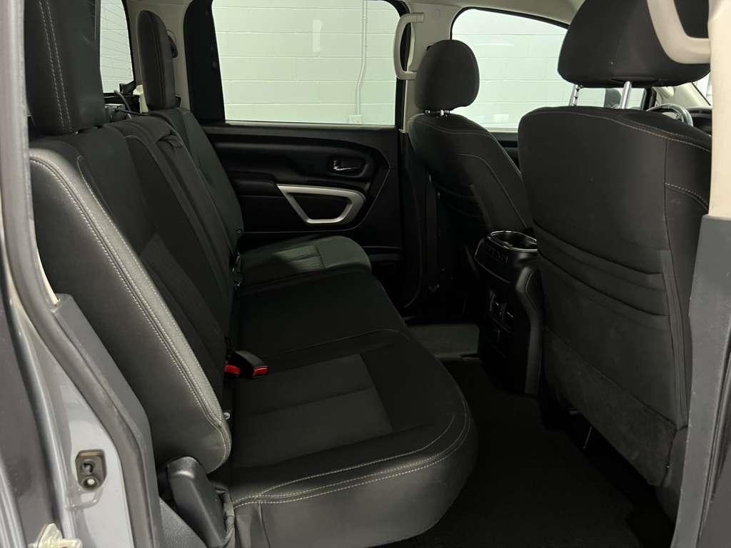 Nissan Titan SV Crew Cab 4WD 2017