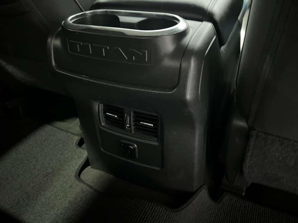 Nissan Titan SV Crew Cab 4WD 2017