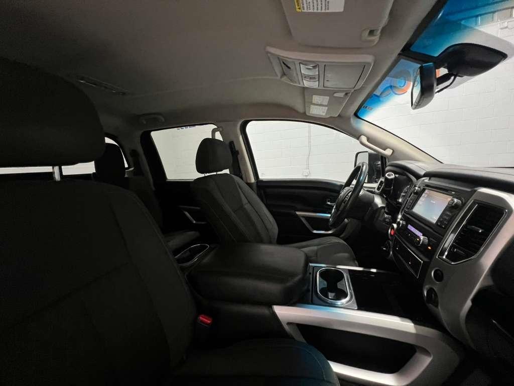 Nissan Titan SV Crew Cab 4WD 2017