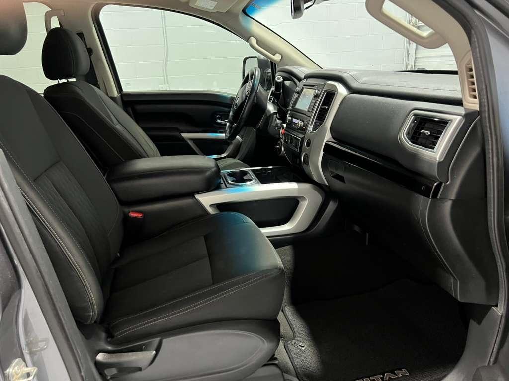 Nissan Titan SV Crew Cab 4WD 2017