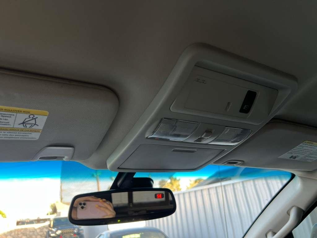 Nissan Titan SV Crew Cab 4WD 2017