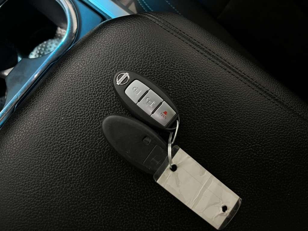 Nissan Titan SV Crew Cab 4WD 2017