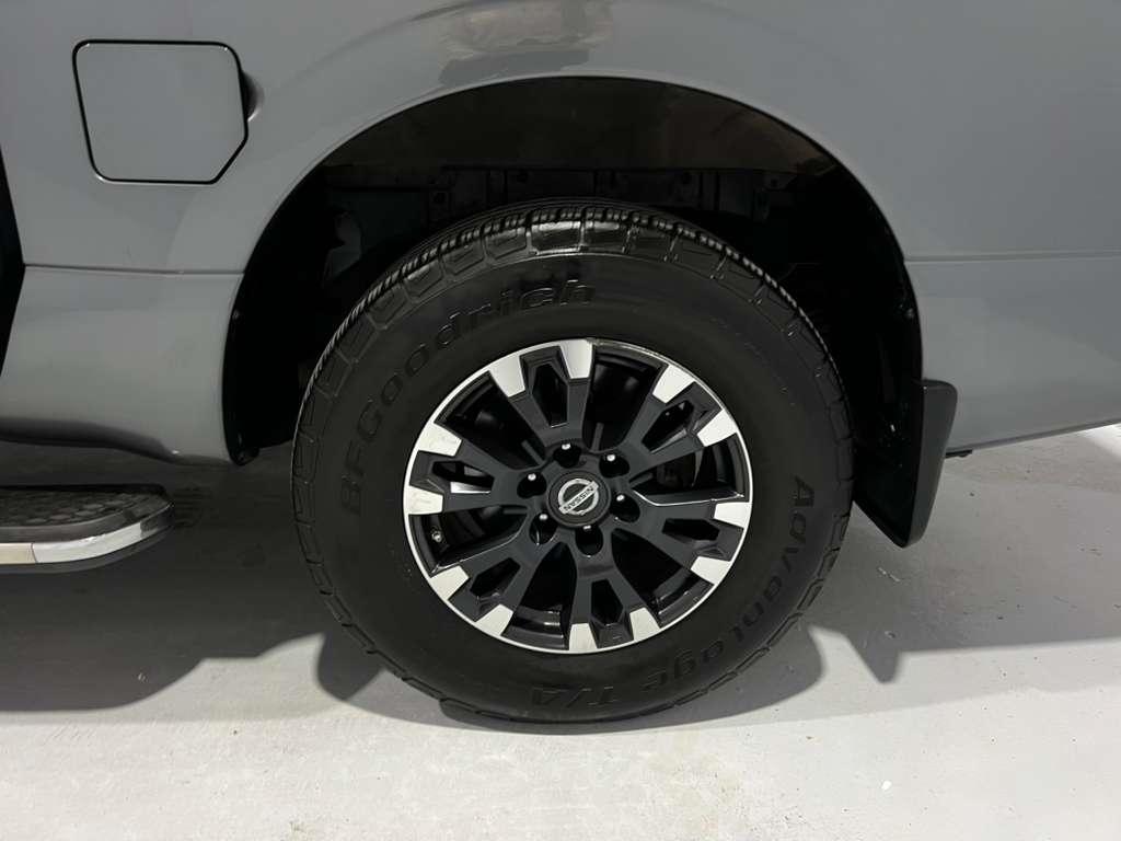 Nissan Titan SV Crew Cab 4WD 2017