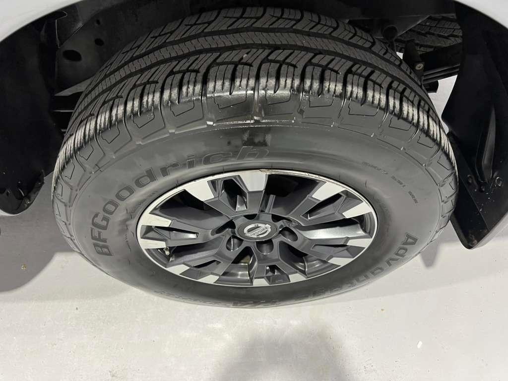 Nissan Titan SV Crew Cab 4WD 2017