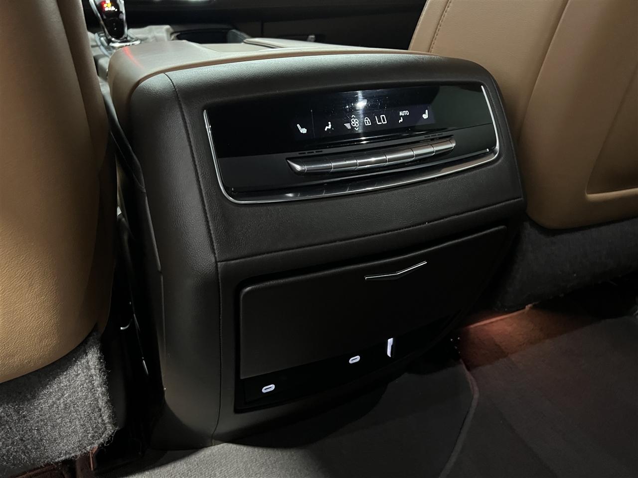 Cadillac Escalade Premium Luxury AWD 2022