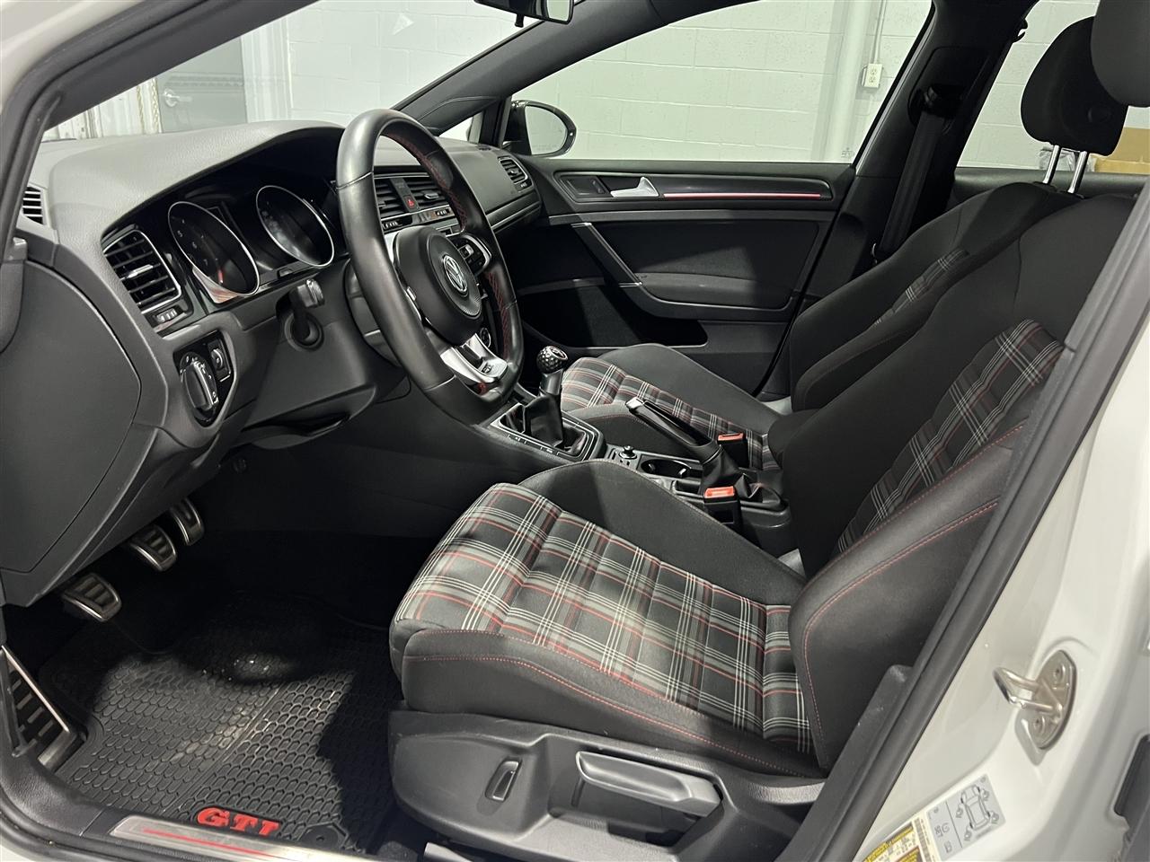 Volkswagen Golf GTI S 6M 2021