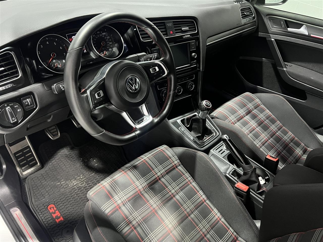 Volkswagen Golf GTI S 6M 2021