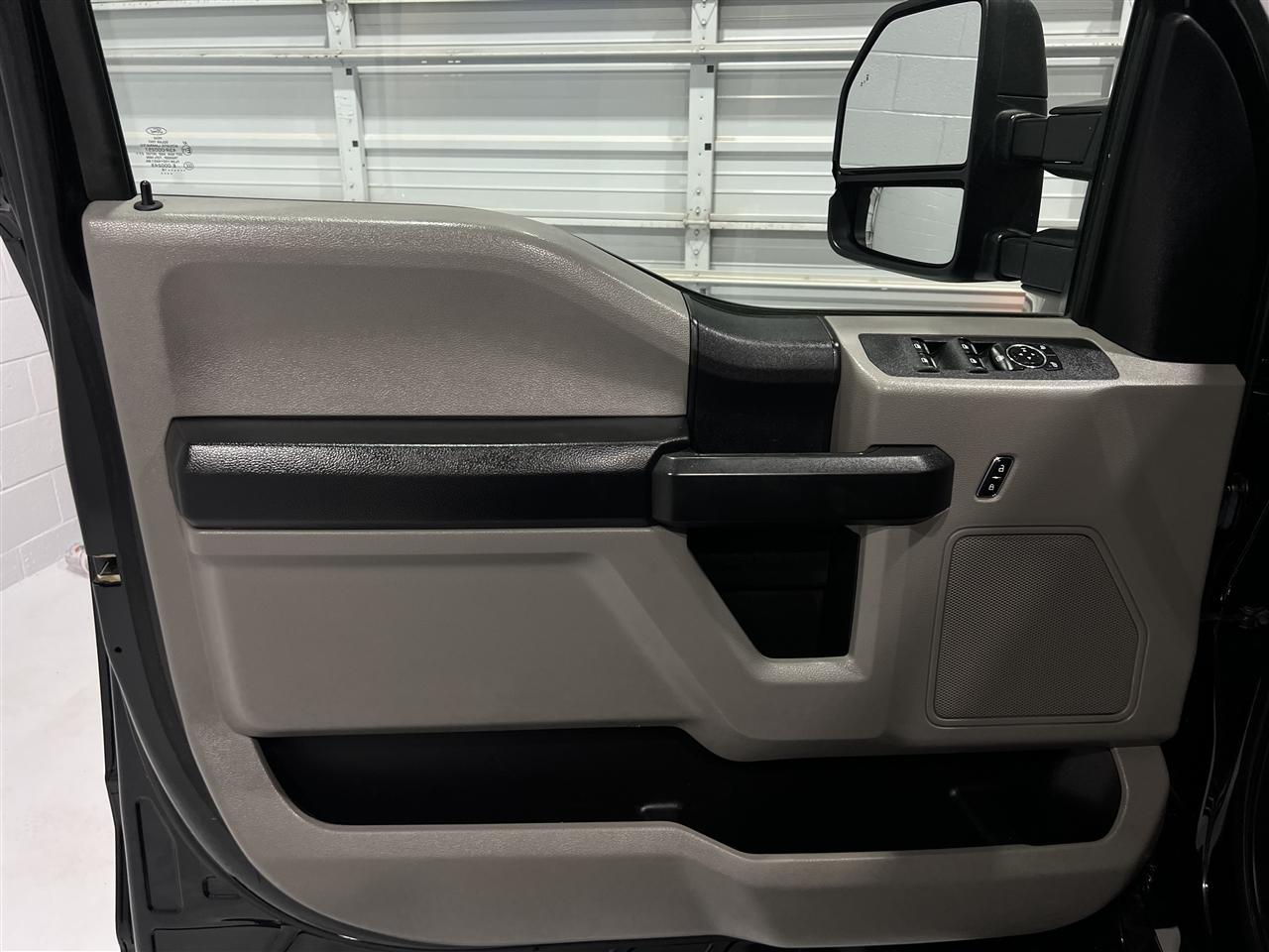 Ford F-350 SD XL Crew Cab Long Bed DRW 4WD 2018