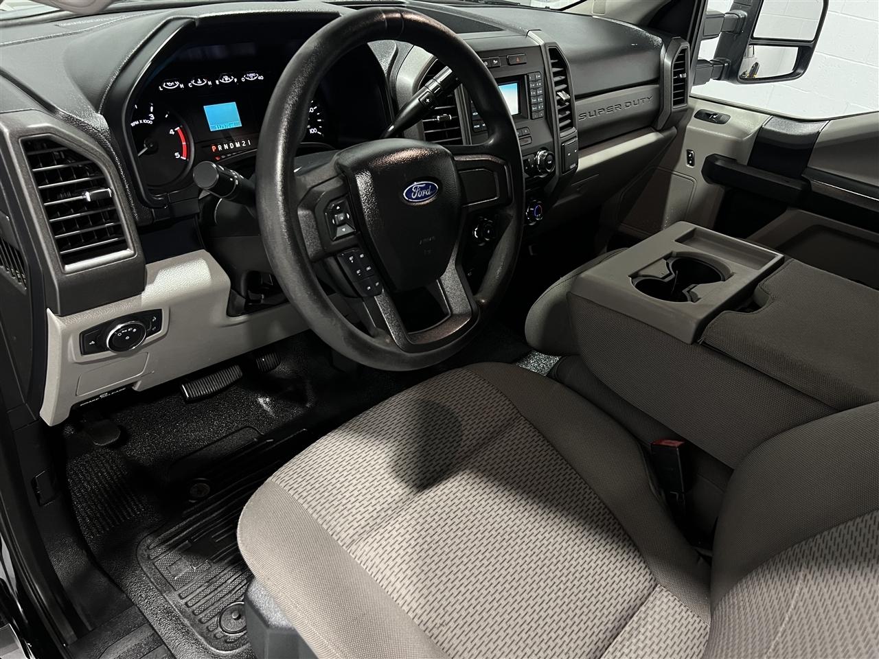 Ford F-350 SD XL Crew Cab Long Bed DRW 4WD 2018