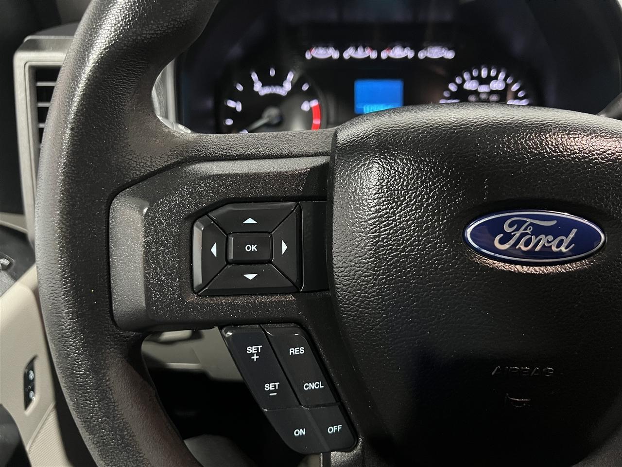 Ford F-350 SD XL Crew Cab Long Bed DRW 4WD 2018