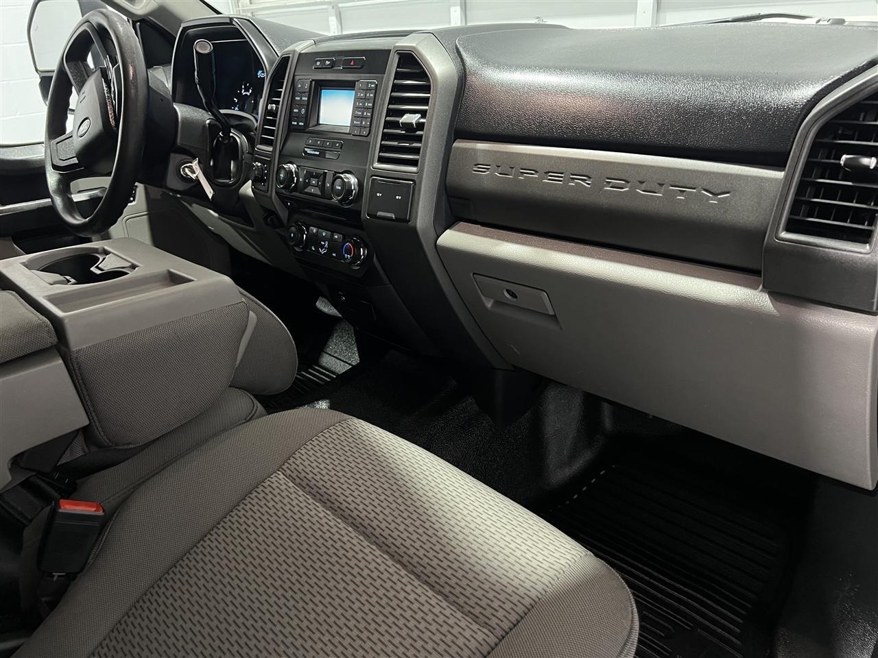 Ford F-350 SD XL Crew Cab Long Bed DRW 4WD 2018