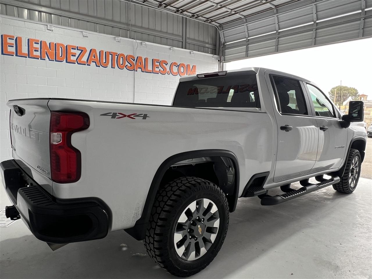 Chevrolet Silverado 2500HD Custom Crew Cab Long Box 4WD 2023